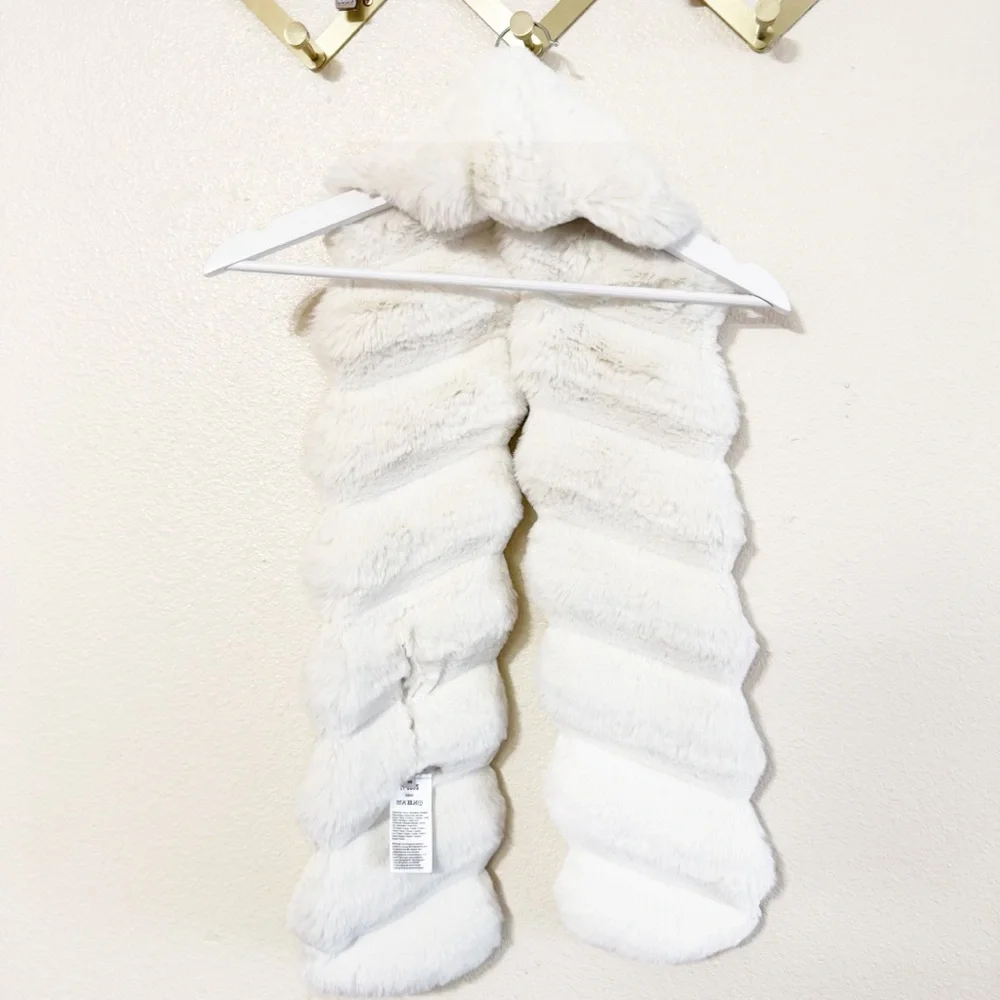 Et Ochs Cushnie Faux Fur Pull-Through Fuzzy Cozy Scarf in White Chinch One Size
